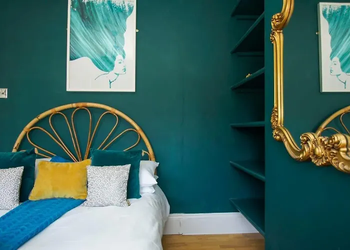 Mermaid Townhouse- By Brighton Holiday Lets