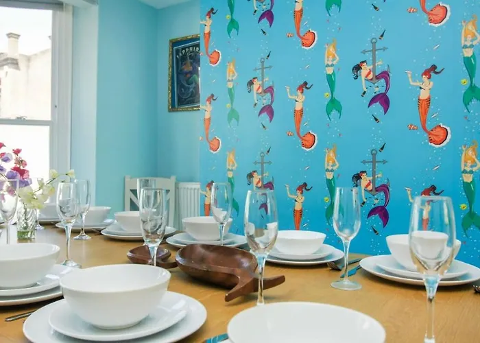 Mermaid Townhouse- By Brighton Holiday Lets